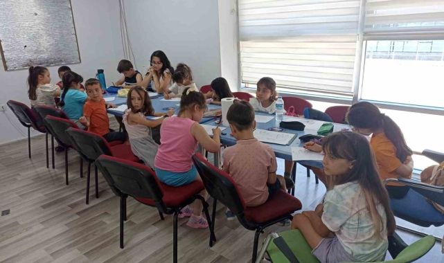 Muğla'da çocuklar yazı rengarenk geçiriyor