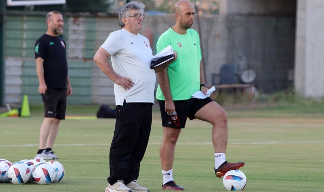 Mustafa Reşit Akçay: "Mücadele etmeyenin takımda yeri yok"