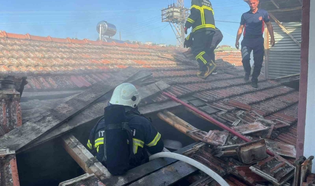 Mutfakta çıkan yangın evi kullanılmaz hale getirdi