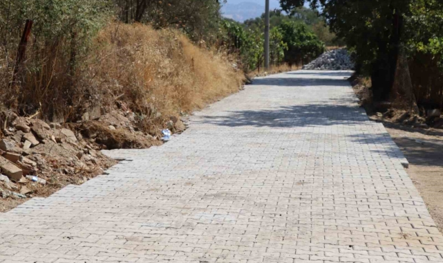 Nazilli Belediyesi Bozyurt'ta yolları yeniliyor