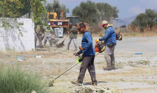 Nazilli Belediyesi Pınarbaşı Mahallesi'nde temizlik çalışması başlattı