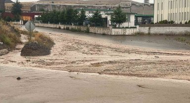 Nevşehir'de sağanak yağış sele neden oldu