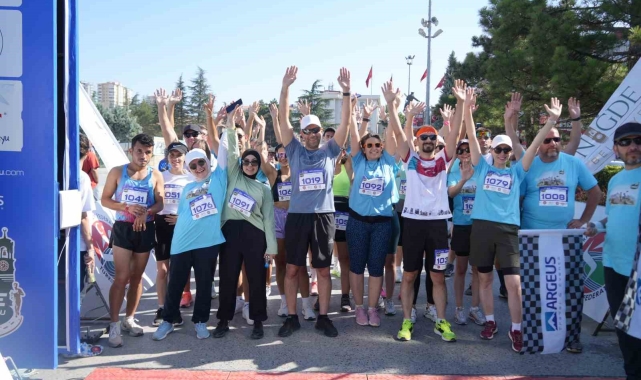Niğde'de şehit Ömer Halisdemir anısına yarı maraton düzenlendi
