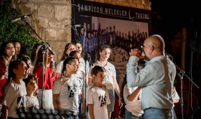 Nilüfer Çocuk ve Gençlik Korosu Kıbrıs'ta alkışları topladı