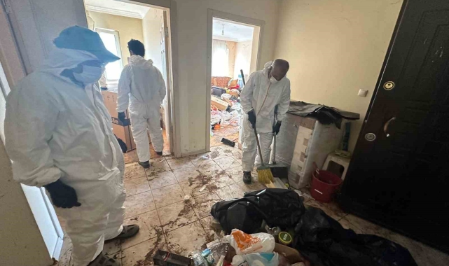 Nilüfer'de çöp ev temizlendi