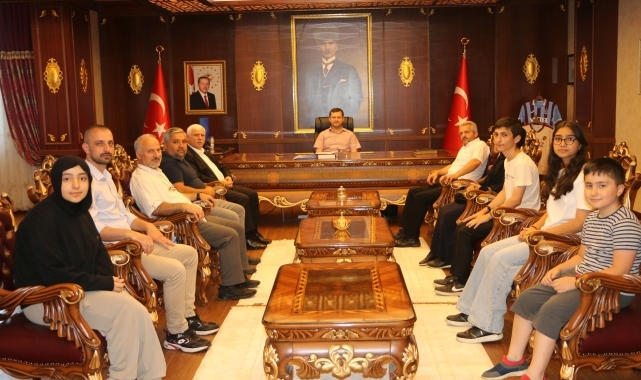 Of Kaymakamı Demirer&#039;den başarılı öğrencilere ödül