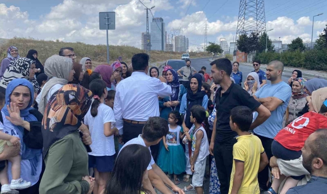 Okulun kapanacağı iddiası velileri sokağa döktü; yolu kapattılar