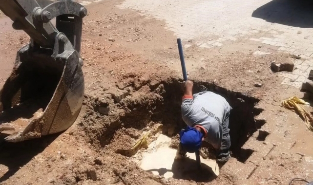 Oluşan su patlaklarına ekipler kısa sürede müdahale etti