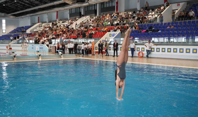 OMÜ Olimpik Yüzme Havuzu yenilenen yüzüyle hizmete açıldı