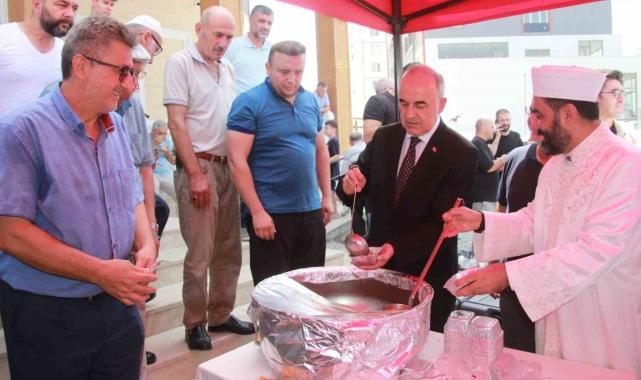 Ordu'da cami cemaatine aşure dağıtıldı