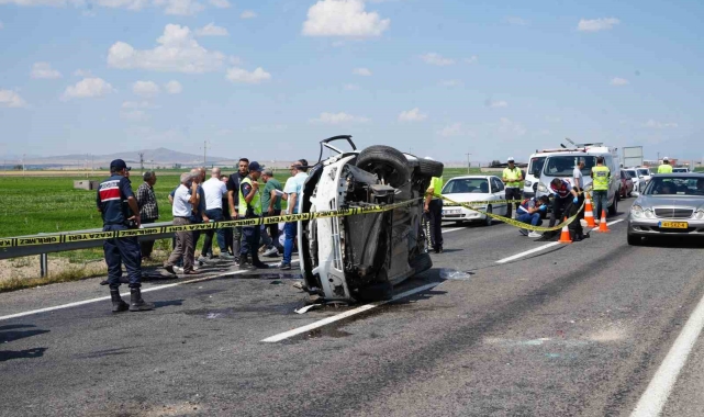 Otomobil takla atıp karşı şeride geçti: 2 ölü, 2 yaralı