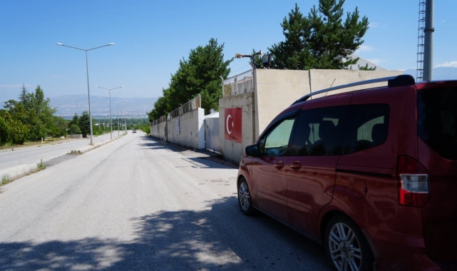 Otomobilden düşen para dolu çanta kayboldu