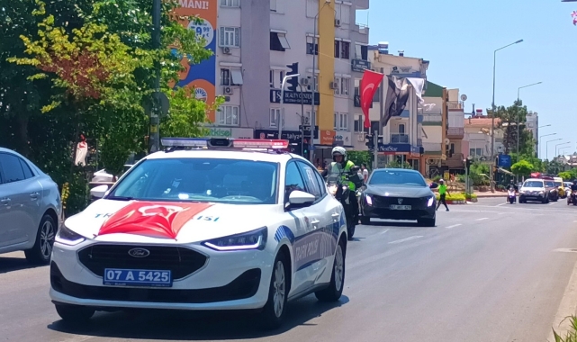 Polis, Jandarma ve Sahil Güvenlik'ten 15 Temmuz korteji