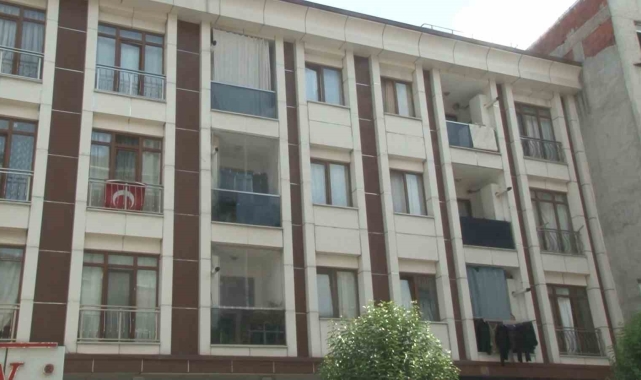 Polisten kaçmaya çalışan hırsızlar bina boşluğuna düşerek ağır yaralandı