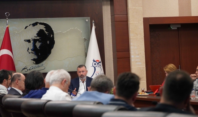 Rektör Kırışık iş insanlarıyla bir araya geldi