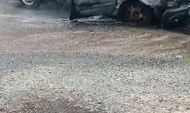 Rize'de seyir halindeki hafif ticari araç alev alev yandı