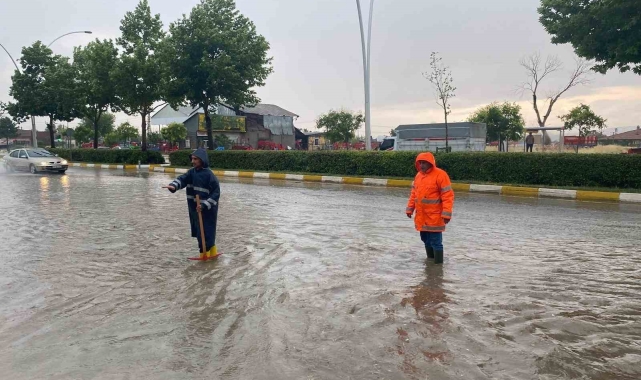 Sağanak yağış Çorum'da hayatı olumsuz etkiledi