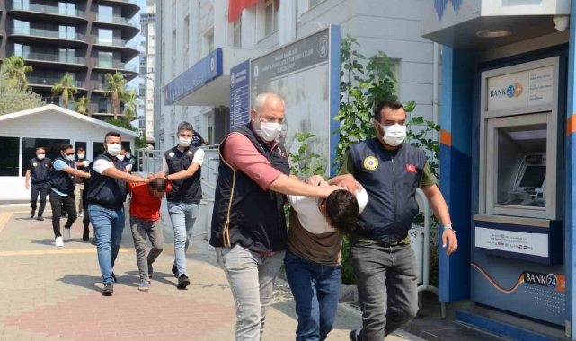 Sahilde terör halayı çeken gruptan gözaltına alınan 9 şahıs adliyeye sevk edildi