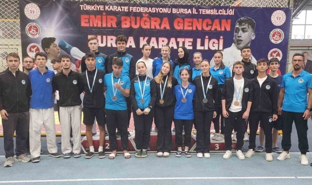 Sakarya Büyükşehir'in karatecileri Bursa'dan 8 madalyayla döndü