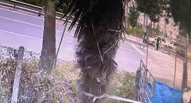 Sakarya'da feci kaza: Otomobil yaya geçidinde anne ve iki çocuğuna çarptı