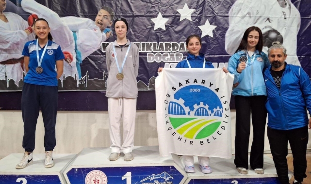 Sakaryalı karateciler Bursa'da fırtına olup esti: 10 madalyayla büyük gurur