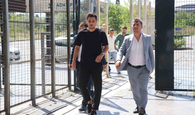 Sakaryaspor, Mustafa Pektemek'i kadrosuna kattı