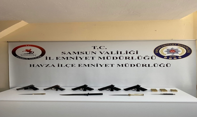 Samsun'da 5 tabanca ve 4 bıçak ele geçirildi