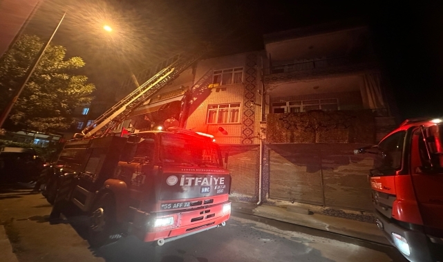 Samsun'da binanın çatı katında çıkan yangın söndürüldü