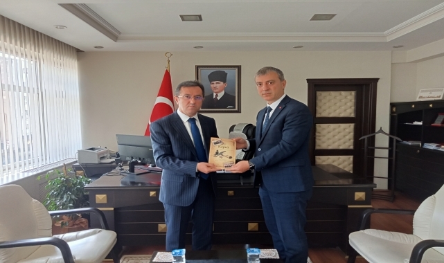 Samsun'dan Elbistan'a depremzedelerle kurulan "Gönül Köprüsü" mektupları kitaplaştırıldı