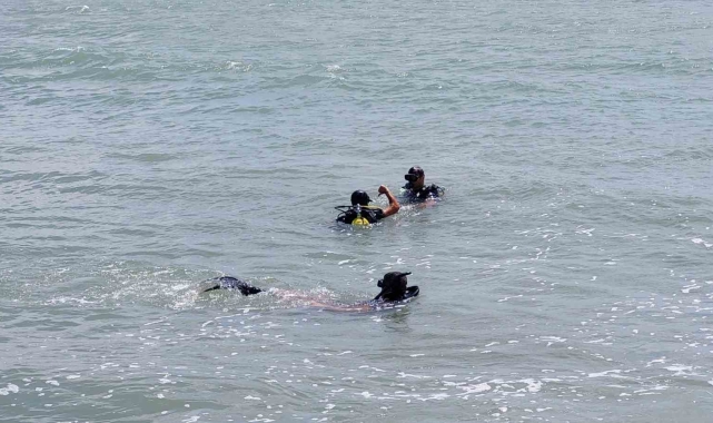 Samsun'da denize giren baba kayıp, oğlu vatandaşlar tarafından kurtarıldı