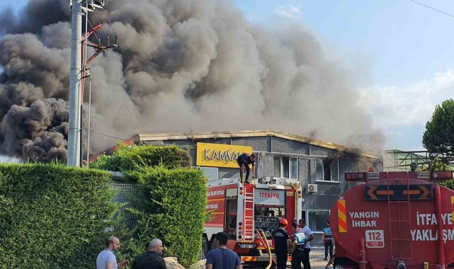 Sandalye fabrikasındaki yangının boyutu dron ile görüntülendi