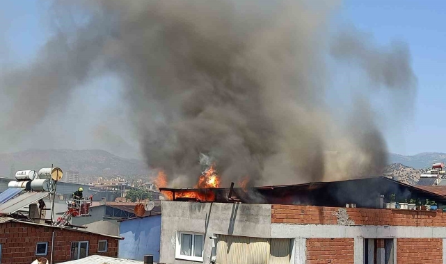 Saniyeler içinde koskoca çatı alevlere teslim oldu