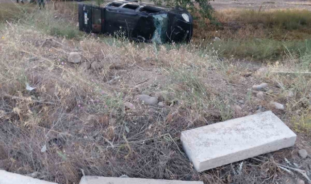 Şarampole devrilen hafif ticari araçta 7 kişi yaralandı
