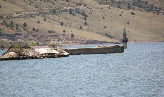Sarıkamış'ta baraj suyu çekildi