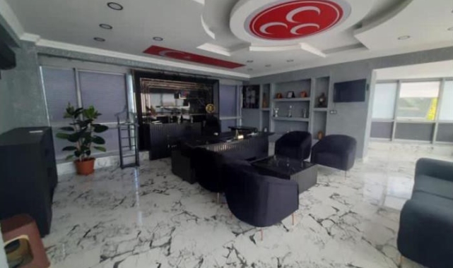 Seçimden sonra ilk işi odasını yeniletmek oldu