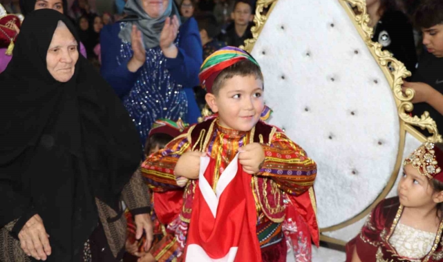 Şehidin emaneti şanlı Türk bayrağını torununa verdi