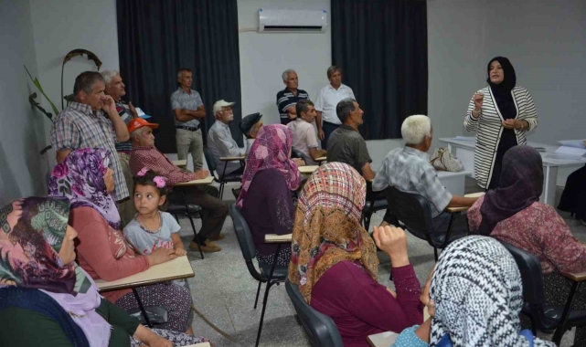 Serik ve Alanyalı üreticilere 8 ton kaolin kili dağıtıldı