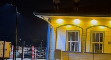 Serinlemek isteyen gençlerin tehlikeli oyunu kamerada