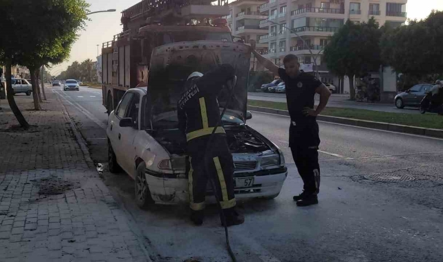 Seyir halendeyken yanan otomobil söndürüldü