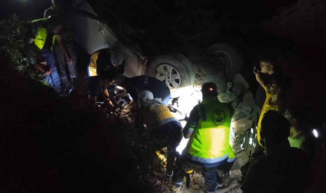Siirt'te pikap şarampole yuvarlandı: 3 yaralı