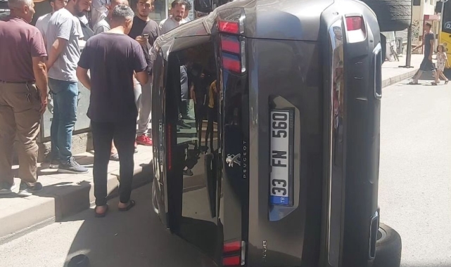 Siirt'te sürücüsünün kontrolünden çıkan otomobil yan yattı