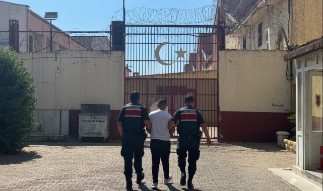 Silahla tehdit ettiler, jandarmadan kaçamadılar