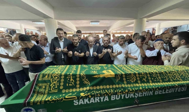 Silahlı saldırı neticesinde hayatını kaybeden eski belediye başkanı son yolculuğuna uğurlandı