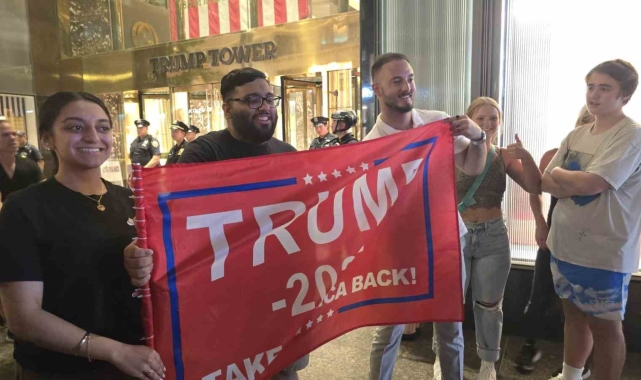 Silahlı saldırıya uğrayan eski Başkan Trump'ın destekçileri New York'ta toplanıyor