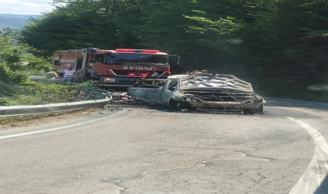 Sinop&#039;ta yanan araç kullanılamaz hale geldi