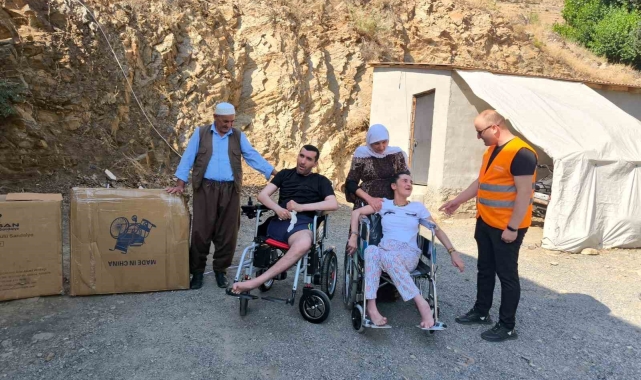 Şırnaklı engelli kardeşlere akülü araç yardımı