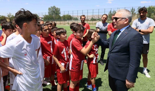Sivasspor 2 kulvarda şampiyon