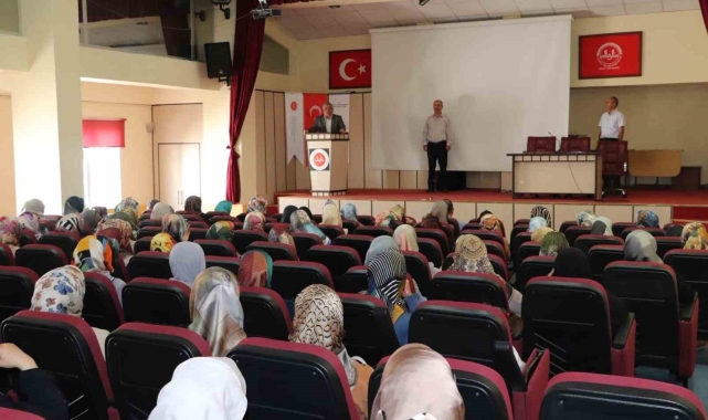 Sivas'ta Kur'an kursu öğreticileri bilgilendirildi