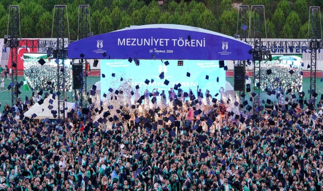 SUBÜ 2 bin 829 öğrencisini coşkulu törenle mezun etti