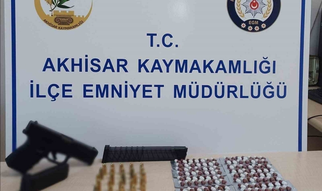 Şüphe üzerine durduruldu silah ve uyuşturucuyla yakalandı